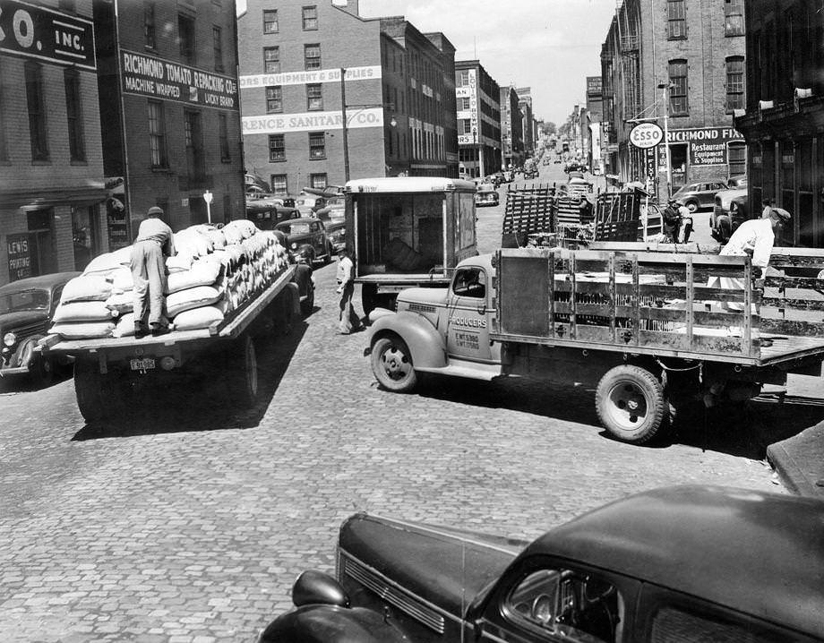 Trucks blocked Cary Street in the wholesale produce district while passenger cars waited to get through, 1947.