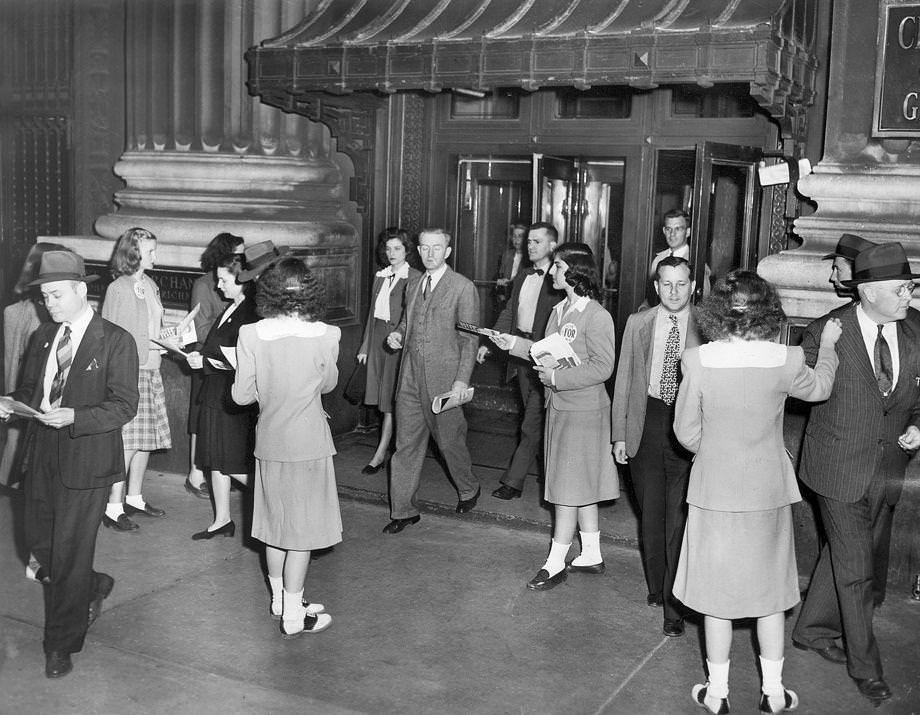 Richmonders headed home from work, Thomas Jefferson High School students distributed literature for the Junior Chamber of Commerce promoting the change to a council-manager type of city government, 1947.