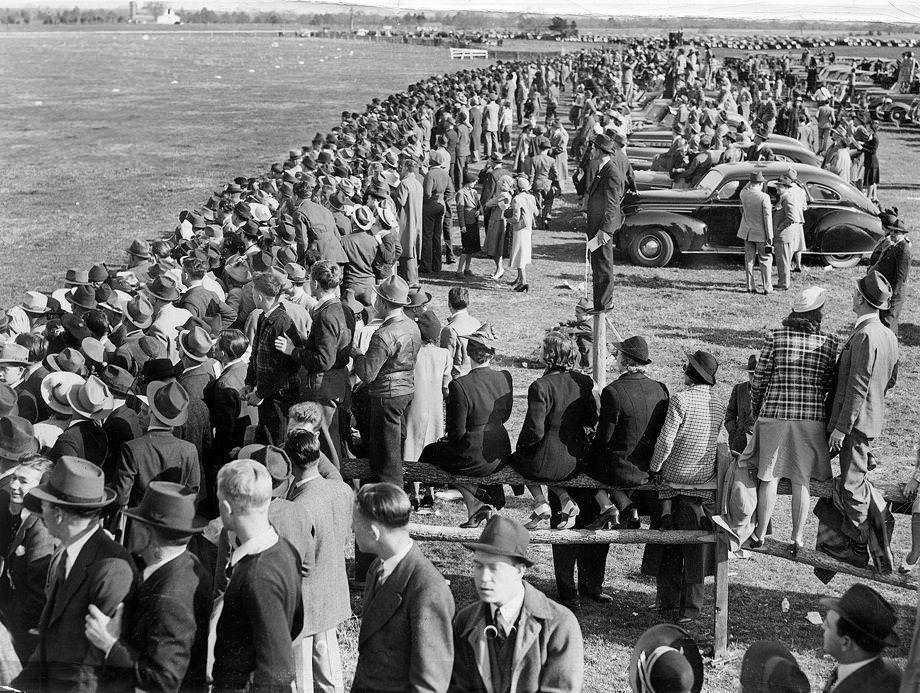 A crowd estimated at 8,000 came from around the state to watch the Deep Run races at Curles Neck Farm in Henrico County. Escape 3d won the Deep Run Cup, the featured event, 1940.