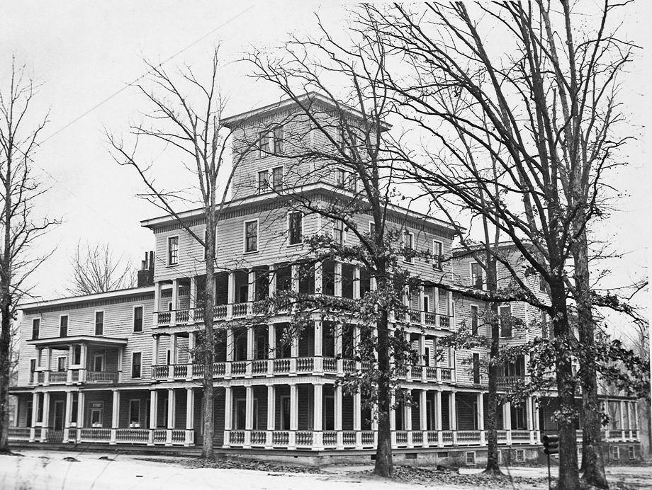Forest Lodge, completed in the early 1880s by Confederate Army scout John Cussons, 1946.