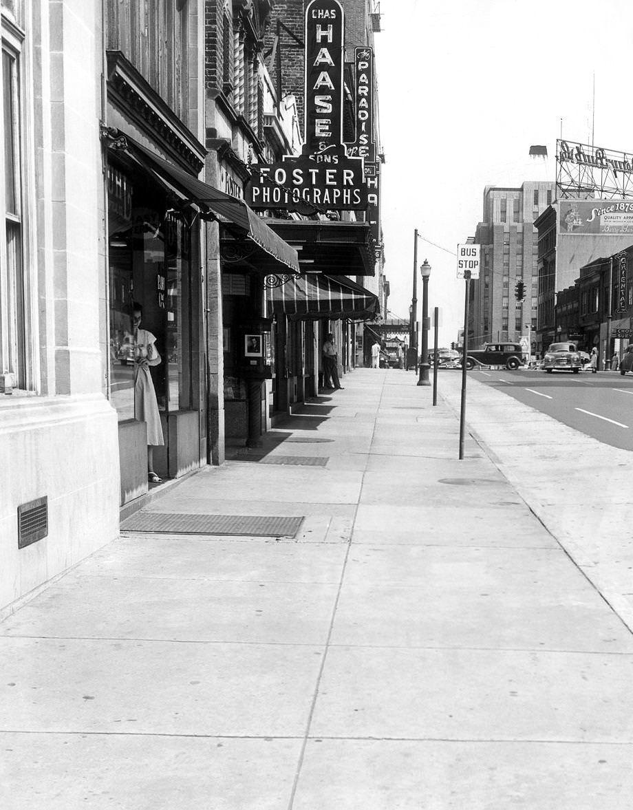 Shoppers ducked into doorways or under awnings on Grace Street between Fourth and Fifth streets in downtown Richmond, 1949.