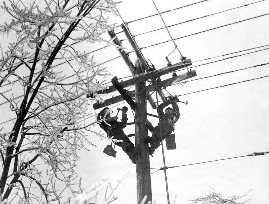Workmen of the Virginia Electric and Power Company repaired damage from sleet and ice at Brook Road and Westwood Avenue, 1943.
