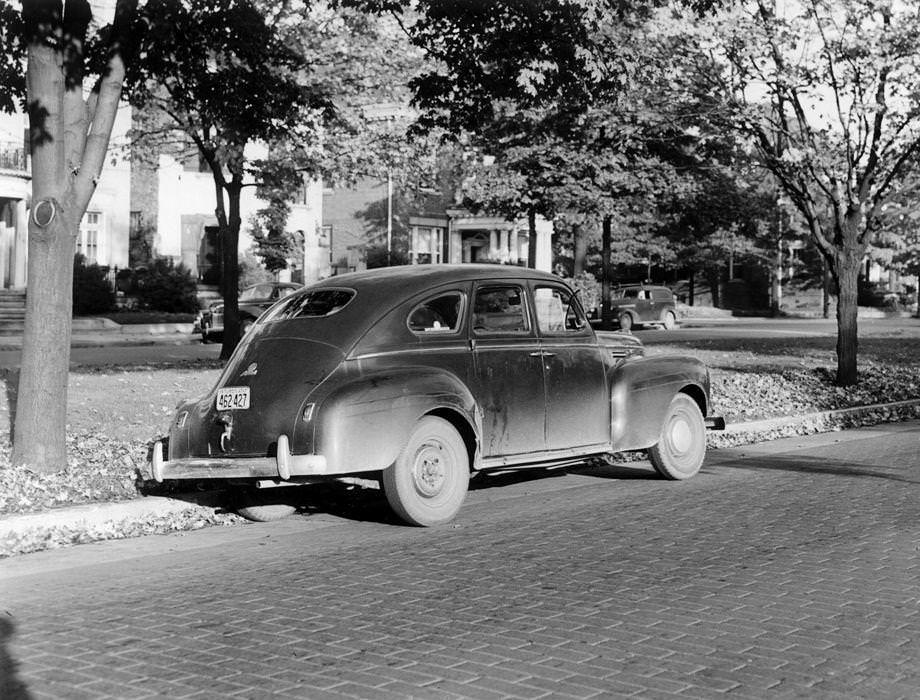 Richmond police considered the issue of cars parking next to the grassy medians of Monument Avenue, 1947.