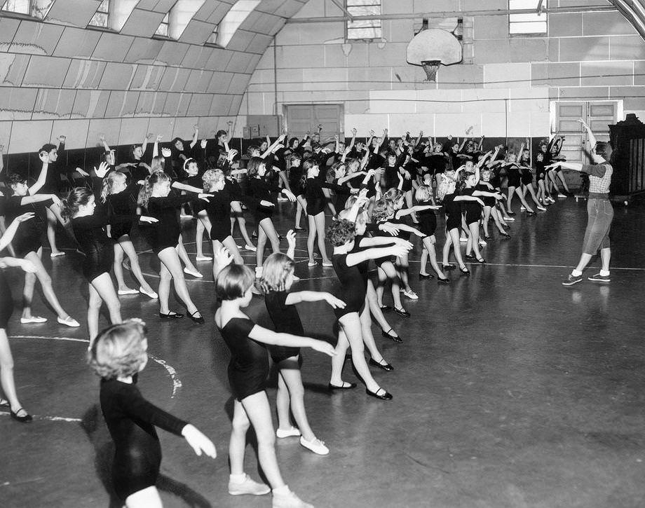 Dot Perkins led a dance class in “the hut” at the Powhatan Hill playground in Richmond.