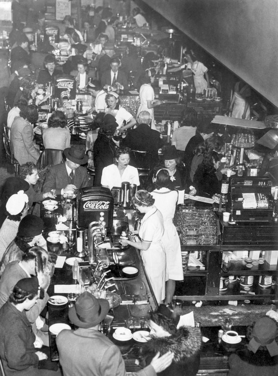 The restaurant at a Peoples Drug Store in Richmond was bustling, 1943.