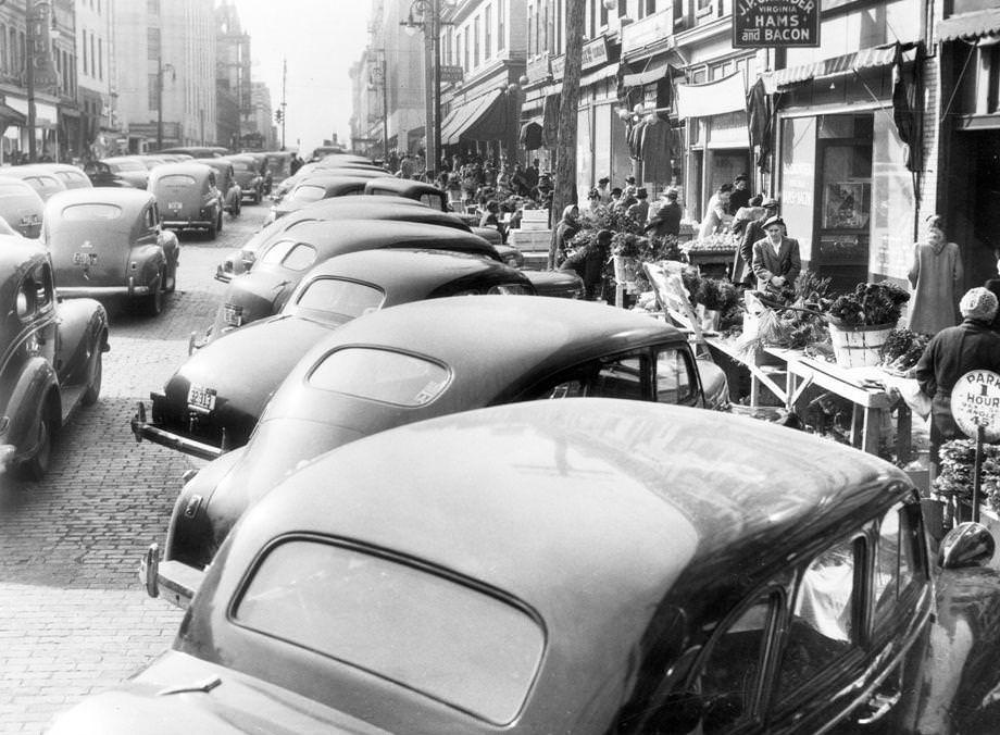 Traffic jam at 6th street market, looking south from Marshall St., 1946