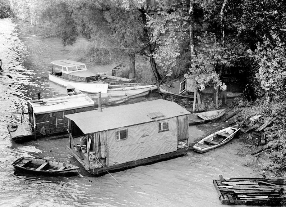 Dwellers of Richmond-area houseboats endured nature’s wrath as the James River swelled after a storm, 1944.