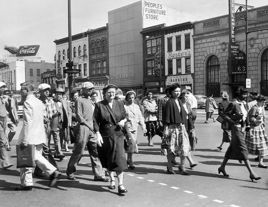 Shoppers on Broad Street in downtown Richmond rushed to find bargains at the fourth annual Richmond Day, 1955.