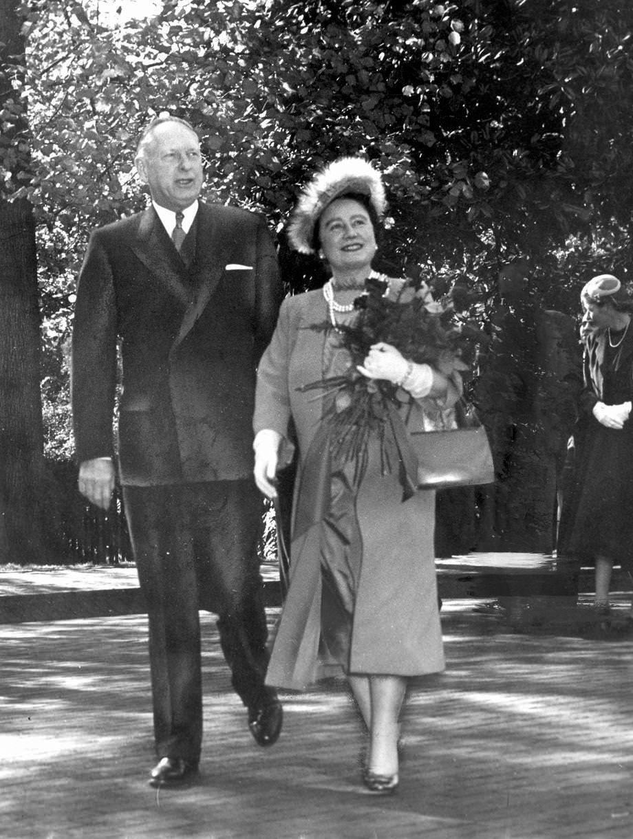 Queen Elizabeth the Queen Mother visited Richmond on a U.S. tour. Before a crowd of about 6,000 people at Capitol Square, Gov. Thomas B. Stanley escorted her into the Capitol for a tour, 1954