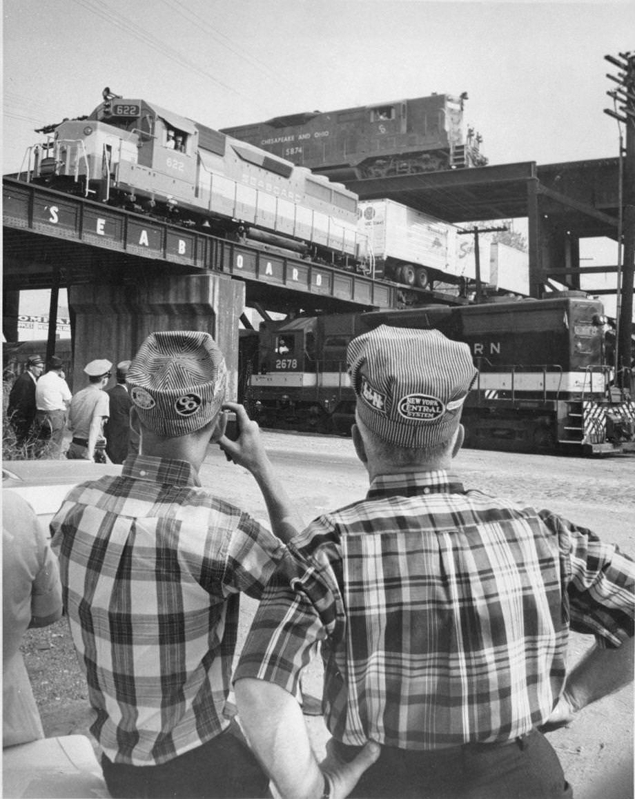 Richmond's triple railroad crossing 4th time in history 3 trains lined up TD Oct 13, 1958