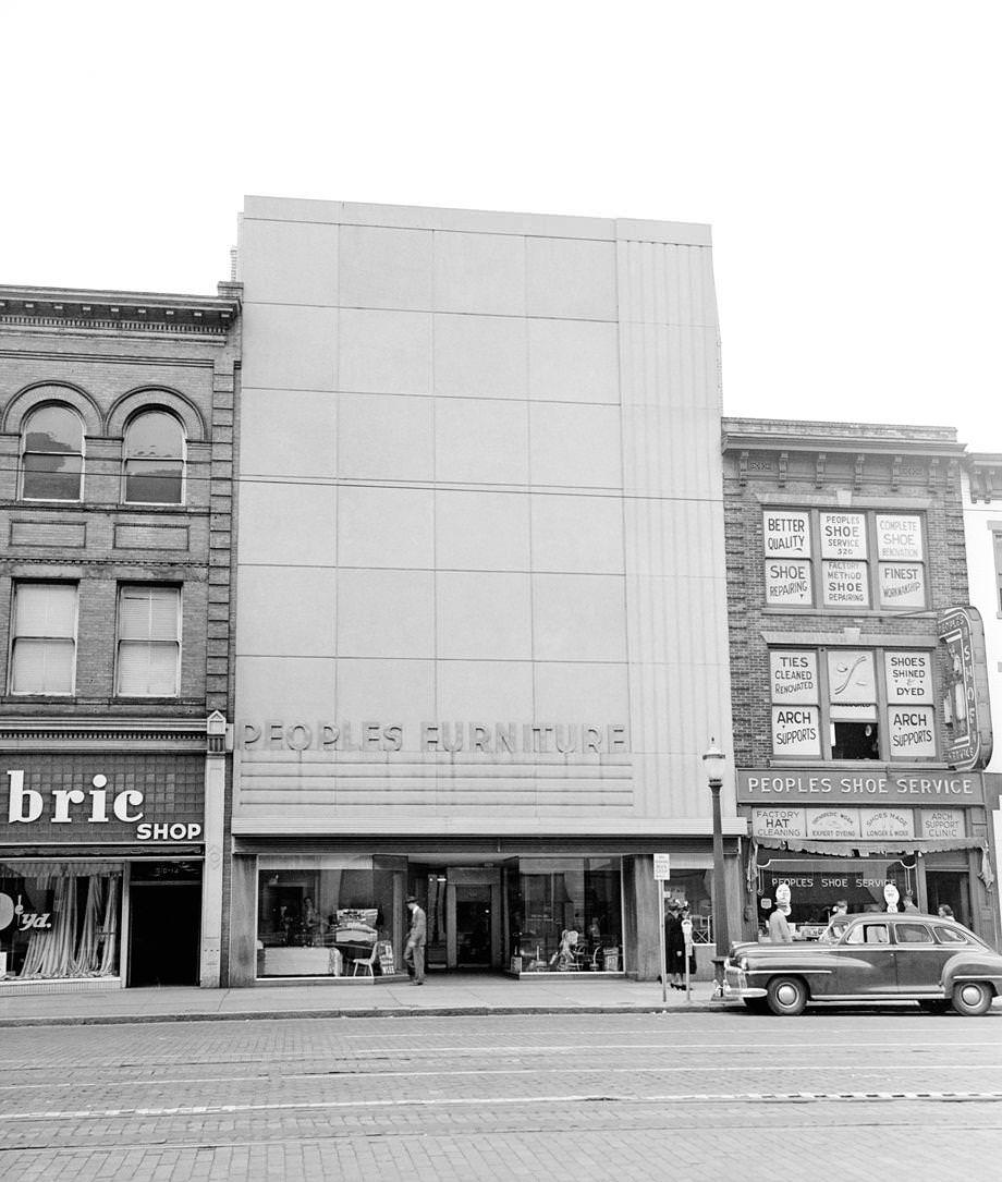 Peoples Furniture Store at 514 E. Broad St., where the summer furniture sale included a chaise lounge with mattress for $18.95, 1950.