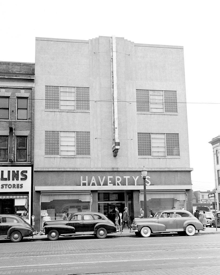 The Haverty's furniture store at the corner of East Broad and Fourth streets downtown, 1950.