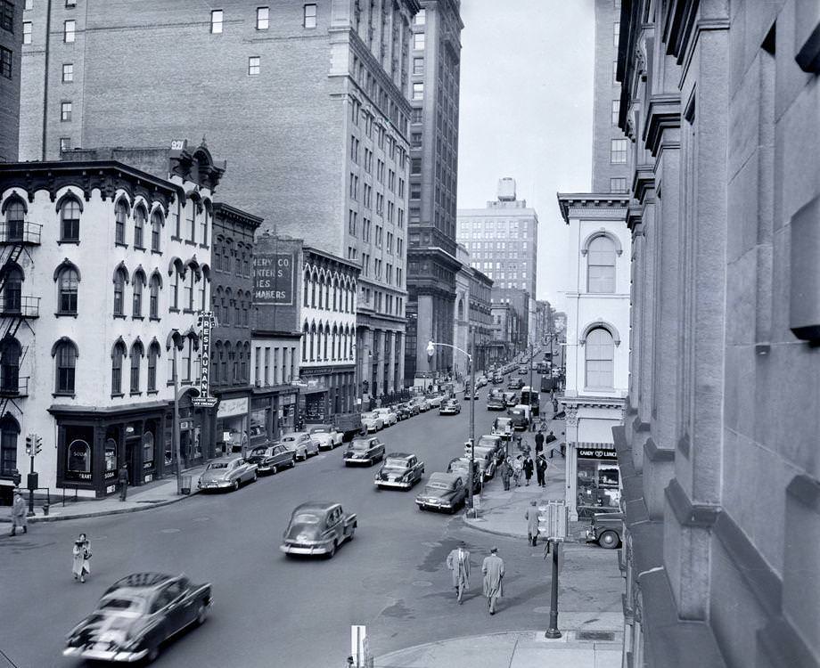 East Main Street near 10th Street in downtown Richmond, with Rao’s Restaurant on the corner at left, 1953.