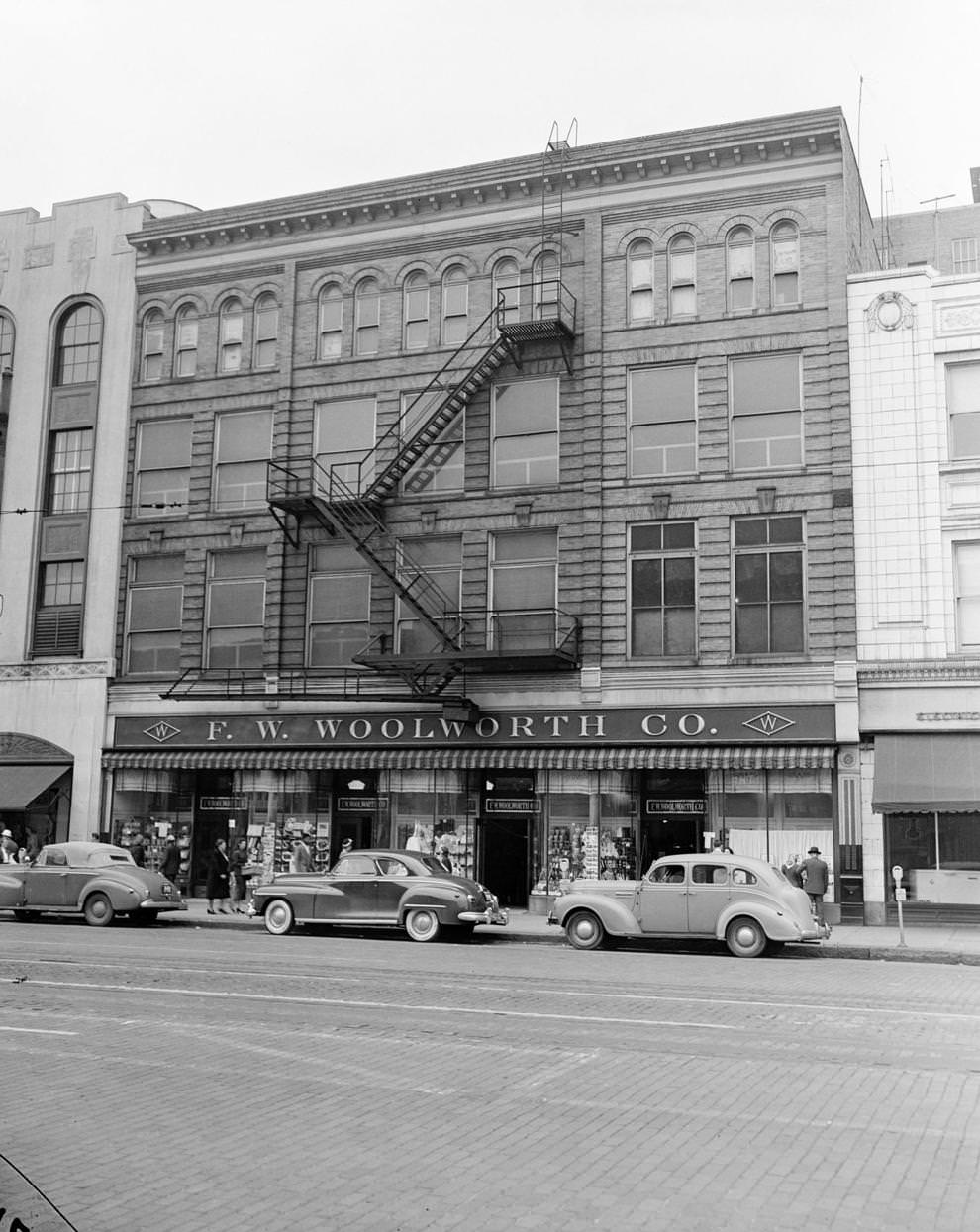 A view of the F.W. Woolworth Co. store at 509 E. Broad St. downtown in June 1950.