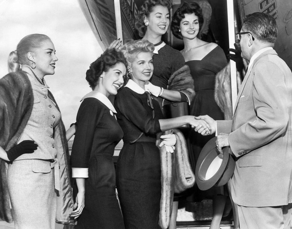 Five members of the Goldwyn Girls, who made an appearance in Richmond during the National Tobacco Festival, bid farewell to a local representative, 1955.