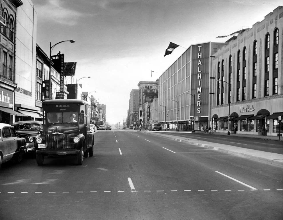 A U.S. mail truck navigated Broad Street downtown across from the Thalhimers and Miller & Rhoads department stores, 1955.