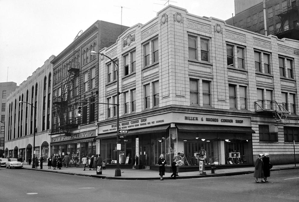 The old Miller & Rhoads Corner Shop and the adjoining Woolworth’s at Fifth and East Broad streets downtown, just before they were torn down, 1953.