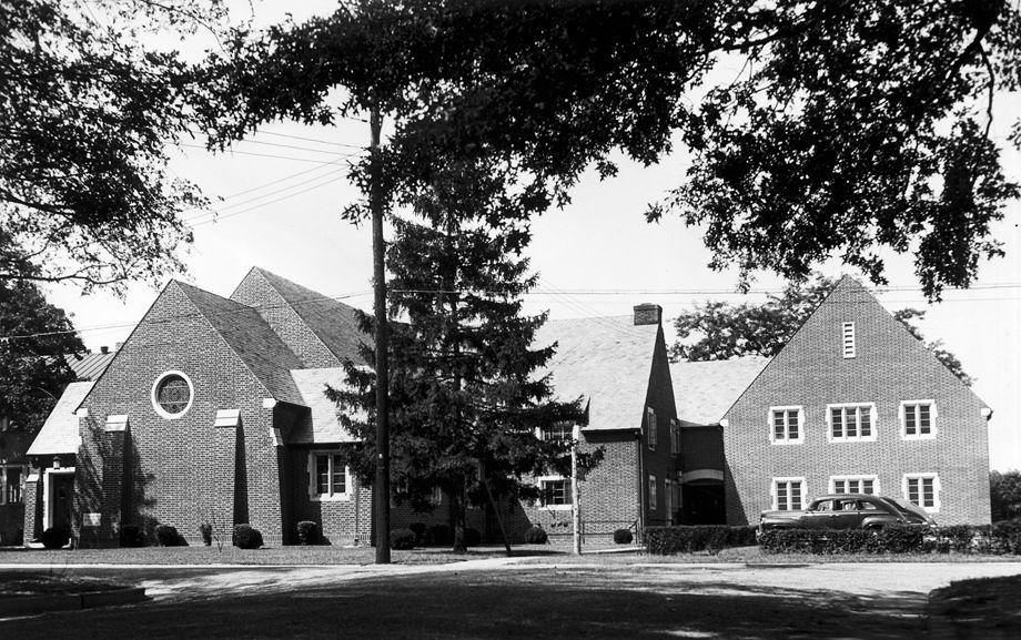 Forest Hill Presbyterian Church, with its new attached building at right, 1951.
