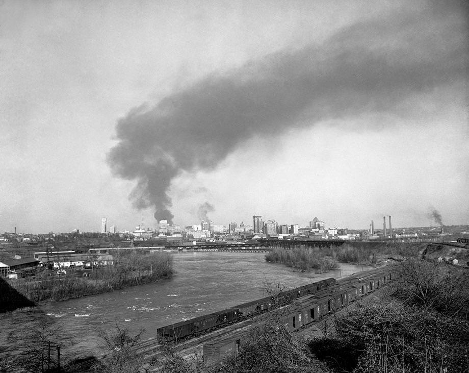 South Richmonders had this view of a Dec. 24, 1951, fire on North Side at the F.L. Parsley storage plant on Rady Street.