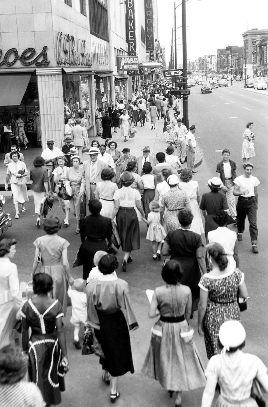Shoppers crowded the streets of downtown for Richmond Day, a promotion that began the year before, 1953.