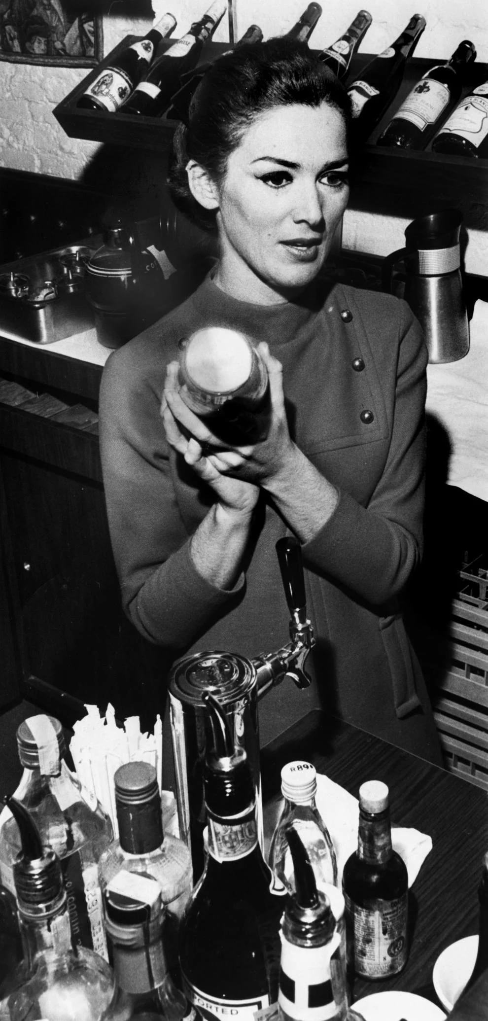 Kimberly Farmer mixed a drink at Michael’s, a restaurant on Fifth Street in Richmond, 1969.