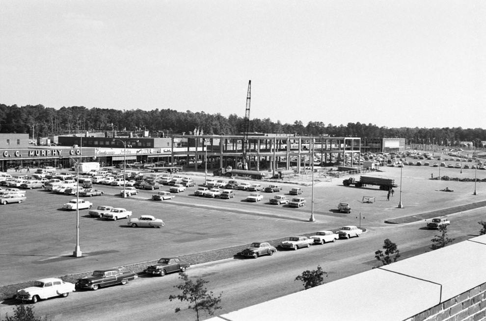 Willow Lawn shopping center was expanding. Here, concrete beams were in place for the two-story, 30,000-square-foot building that would house a Miller & Rhoads department store and an S&W cafeteria, 1960.