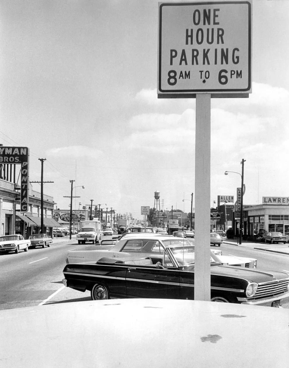 A section of North Boulevard between Marshall and Leigh streets in Richmond that offered more than 30 parking spaces in the median, 1964.