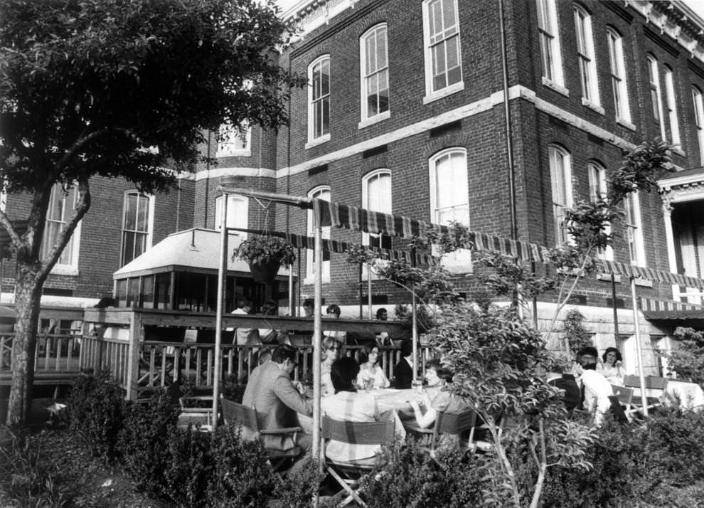 Patrons of Stonewall Café on West Main Street in Richmond dined on the restaurant’s patio.