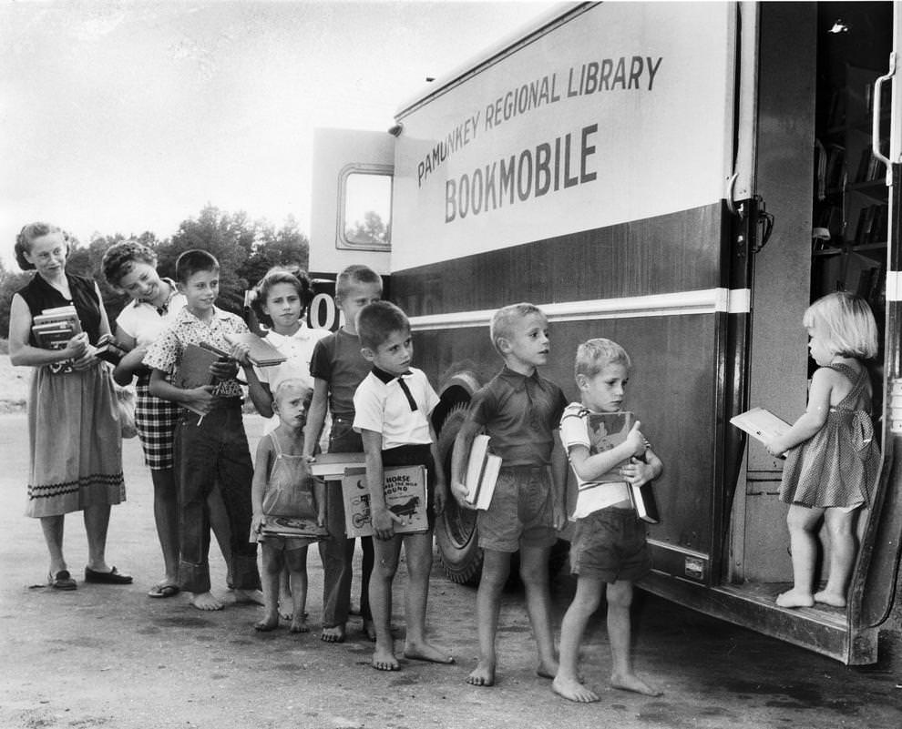 Mrs. S.A. Rhyne and nine of her 11 children lined up at the Pamunkey Regional Library’s bookmobile, 1961.