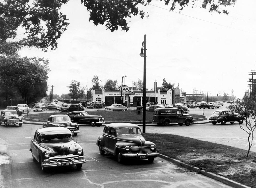 The former Westwood Circle in Richmond, a traffic circle at the intersection of North Boulevard, Hermitage Road and Westwood Avenue.