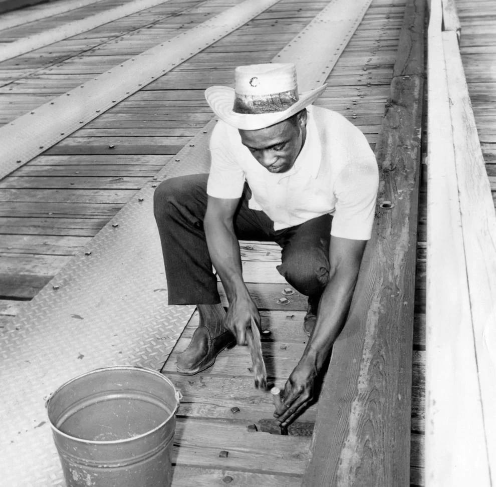 Cornelius Simmons Jr., Richmond’s only full-time bridge tender, made some repairs on the old Ninth Street Bridge, 1968.