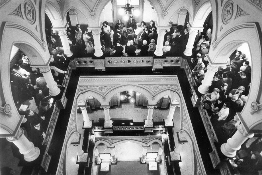 A crowd estimated at several hundred waited outside City Council chambers at City Hall in downtown Richmond, 1971.