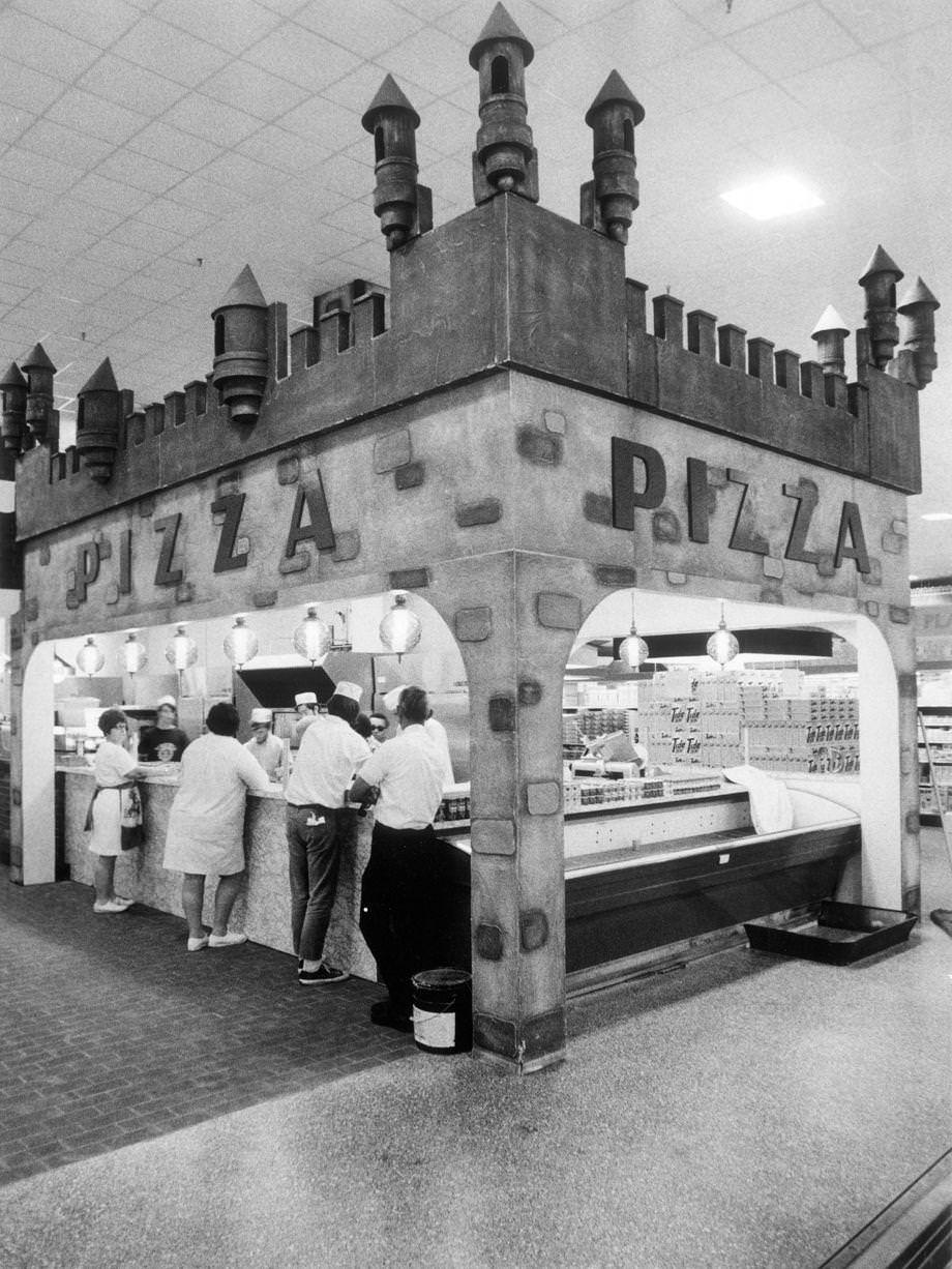 Pizza Castle was among several areas that tempted customers at the new Giant Open Air Market along Maywill Street in Henrico County, 1970.