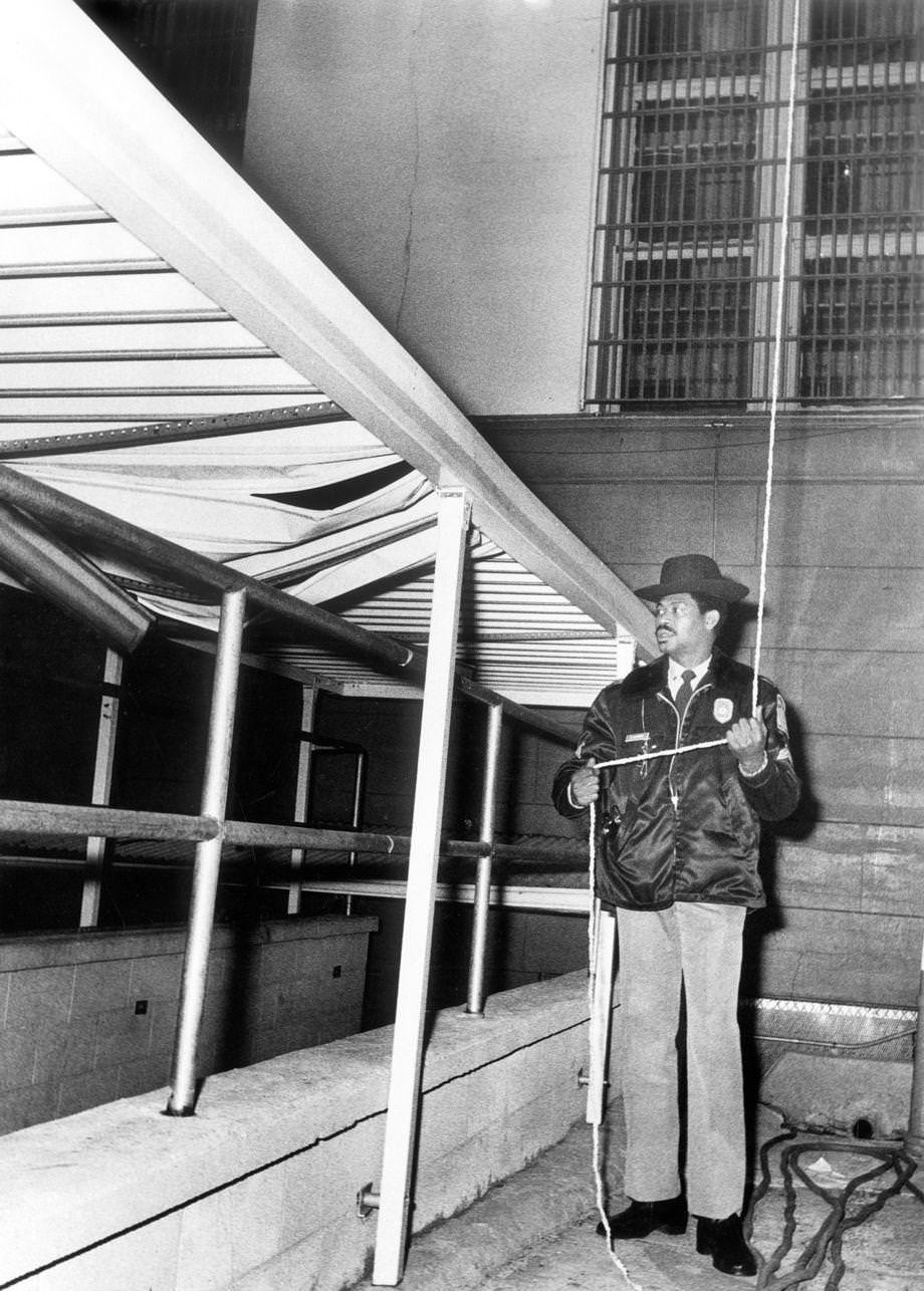 Corrections officer Howard Alexander held the homemade rope used by convicted murderer Michael Irwin Cross to escape from the State Penitentiary, then located along Spring Street in downtown Richmond, 1970.