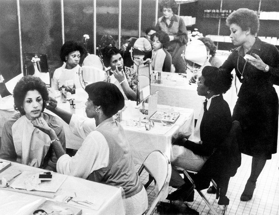 African-American women gathered for a beauty clinic at the Thalhimers at Eastgate Mall in Richmond, 1978.