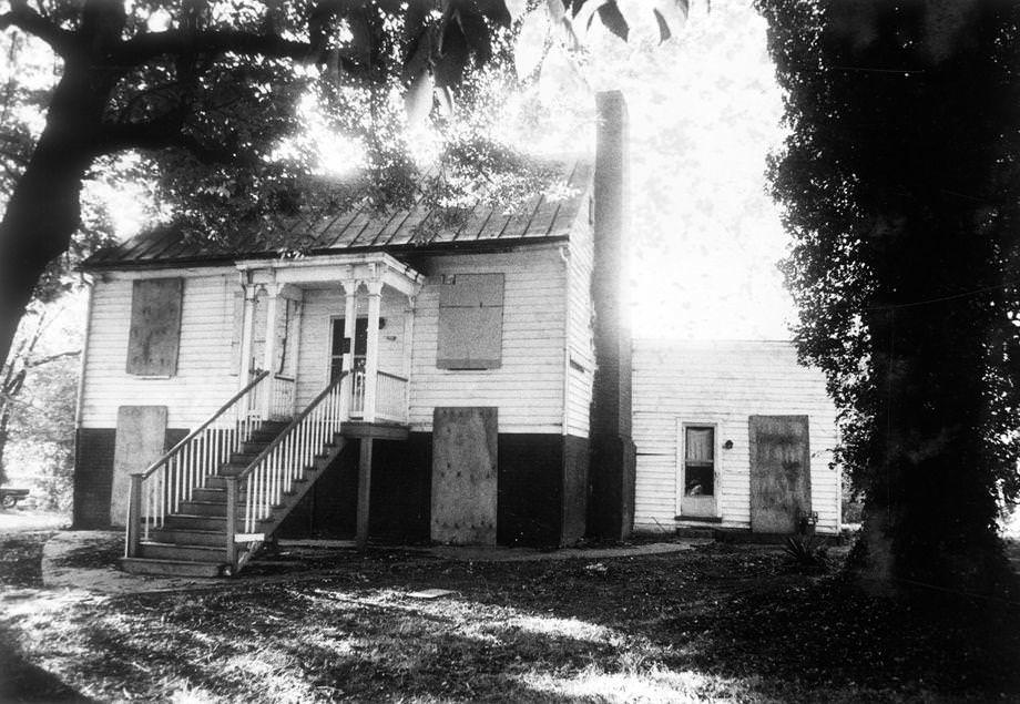 What is now known as the Weisiger-Carroll House was still in rough shape at 2408 Bainbridge St. in the Manchester area of South Richmond, 1976.