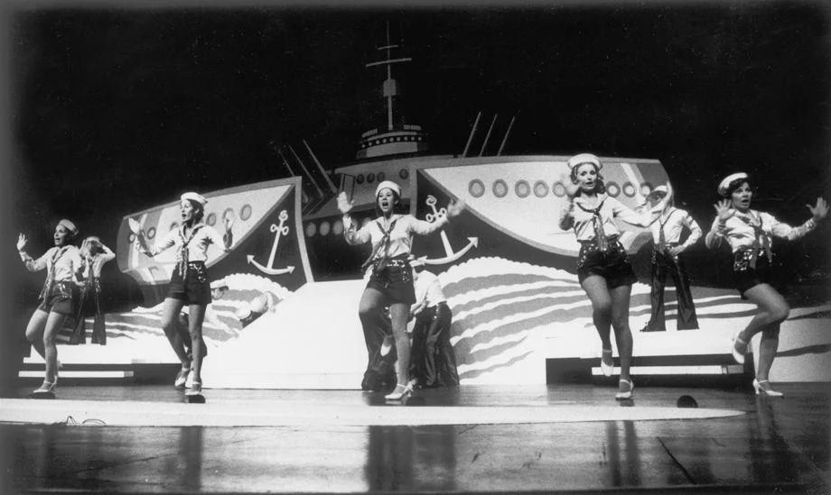 A performance of a splashy Cole Porter “Anything Goes” number, one of 25 song excerpts in the 30-minute “Give My Regards to Broadway” show at the just-opened Kings Dominion theme park in Doswell, 1975.