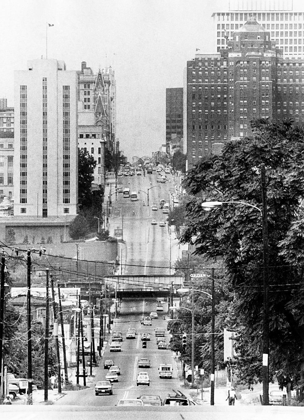 East Broad Street looking west into downtown Richmond from Church Hill, 1988