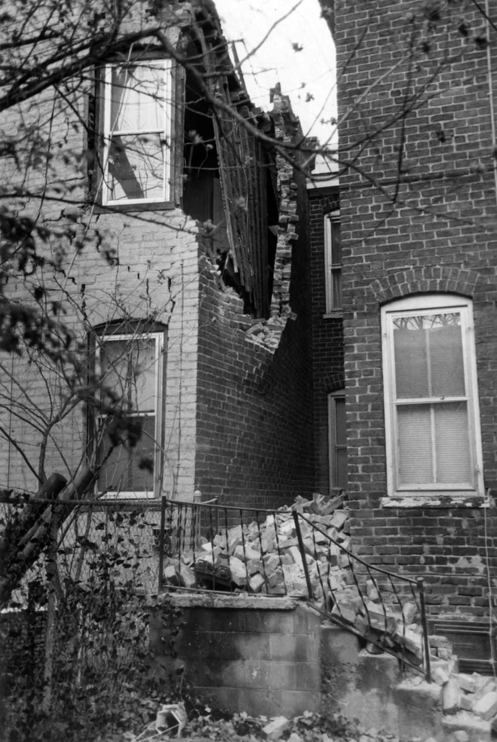 An explosion rocked a row of houses on Davis Avenue in Richmond’s Fan District, 1986