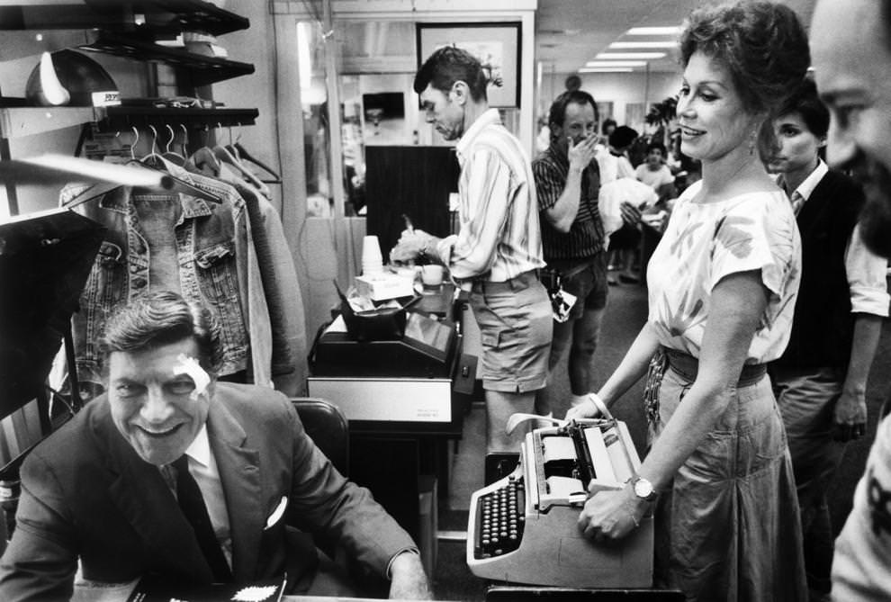 Mary Tyler Moore and Robert Preston rehearsed a movie scene in the Richmond Times-Dispatch newsroom, 1984