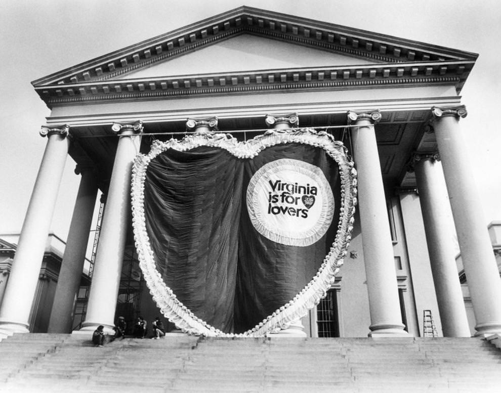 On Valentine’s Day 1989, a 50-foot-wide heart hung from the columns of the state Capitol’s south portico in Richmond.