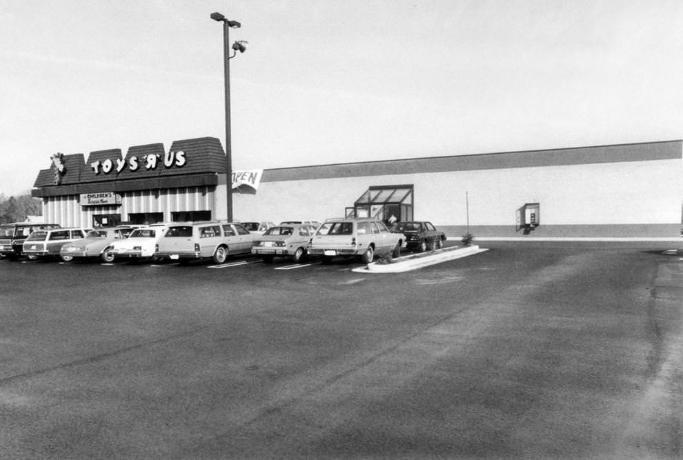 The Toys R Us store on Quioccasin Road in Henrico County, 1982.
