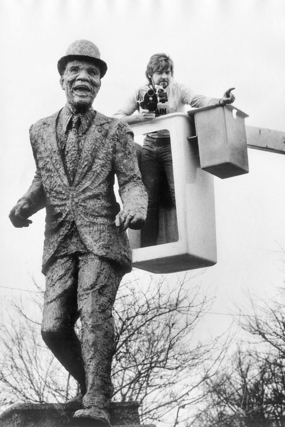 Director Wayne Westbrook filmed a scene at the Bill “Bojangles” Robinson statue in Jackson Ward as part of a documentary about Richmond, 1986.