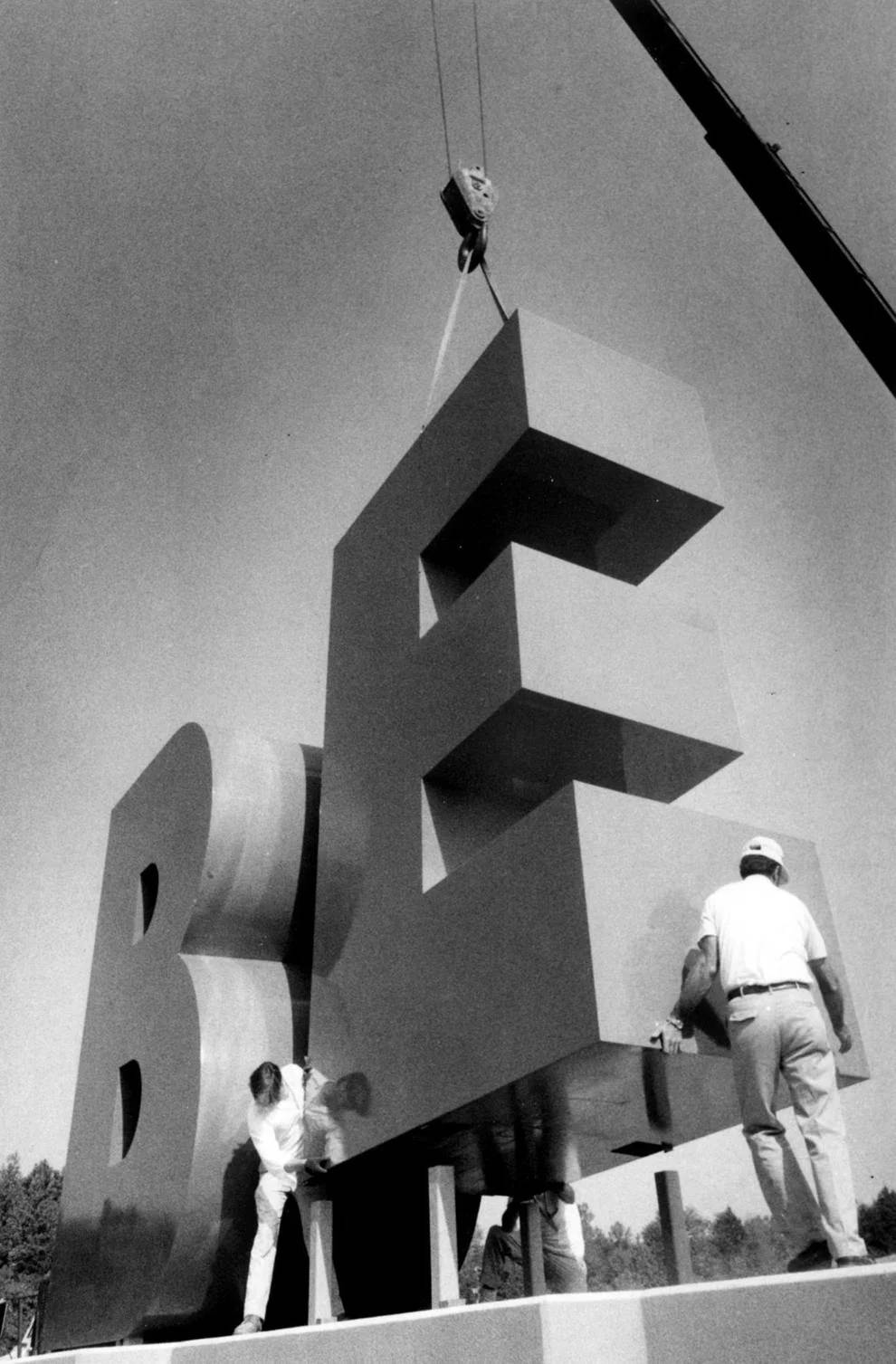 Workers installed the Best Products sign at the company’s headquarters on Parham Road in Henrico County, 1984.