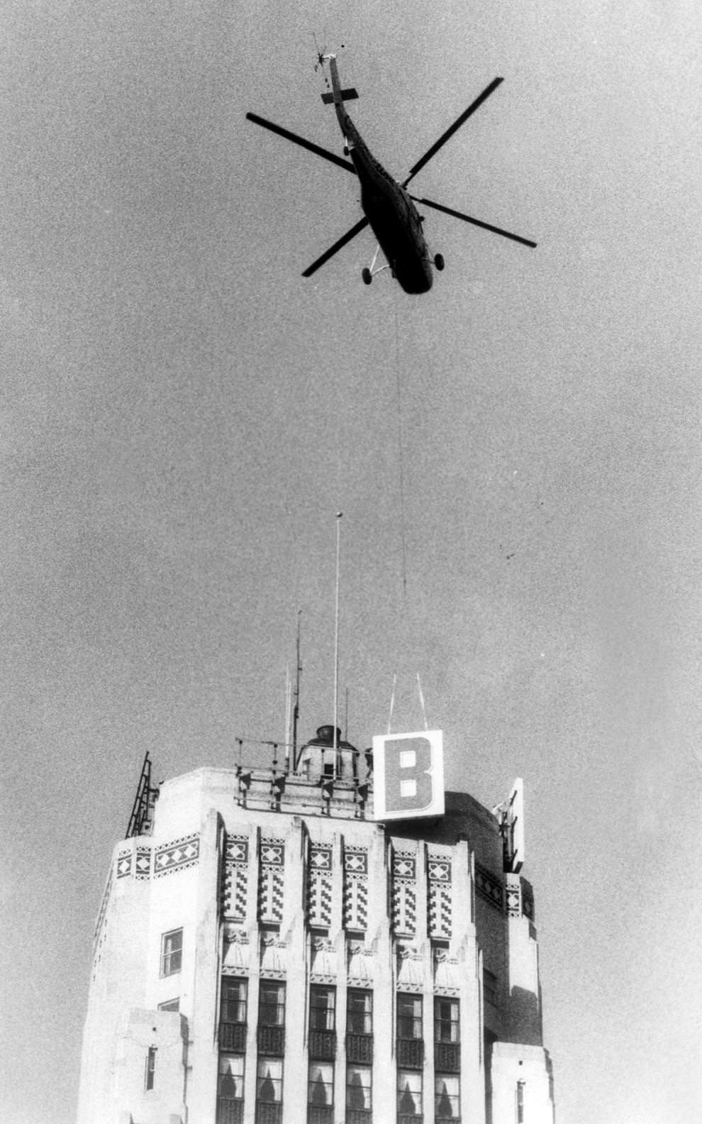 A helicopter removed the letters “CFB” from the Central Fidelity Bank building at Third and Broad streets in downtown Richmond, 1986.