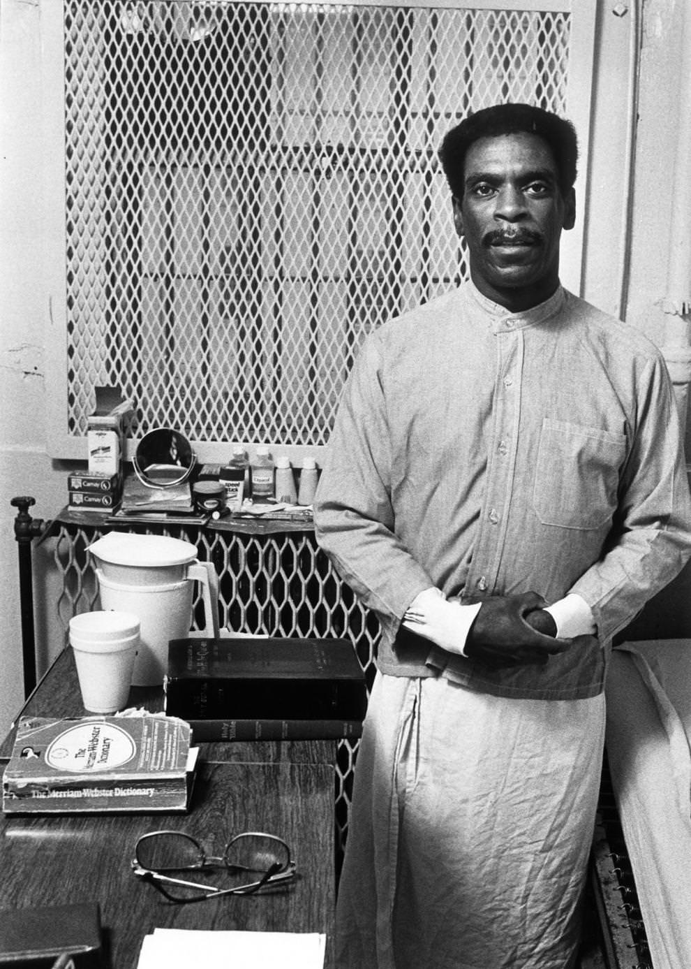 Robert Williams stood in his cell at the State Penitentiary, then located on Spring Street in downtown Richmond, 1985