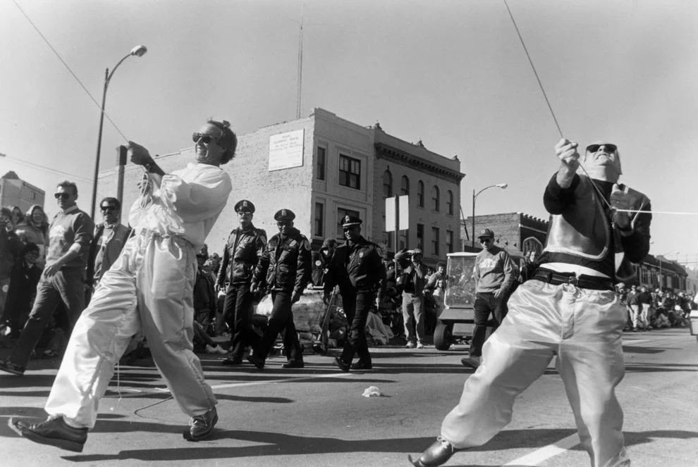 Comedian-actors Chevy Chase (right) and Steve Martin helped tether a balloon during the Jaycees Christmas parade in Richmond, 1990.