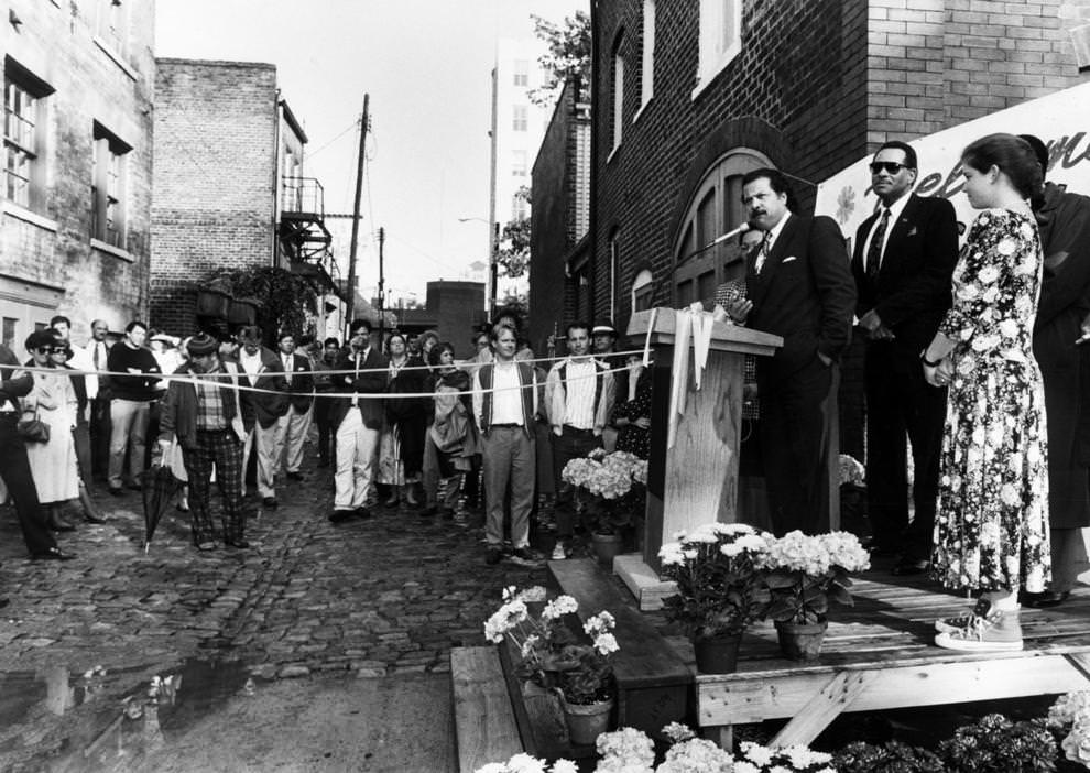 Over 200 Richmonders helped christen "Miss Scott's Alley," including Richmond's top officials, 1992.