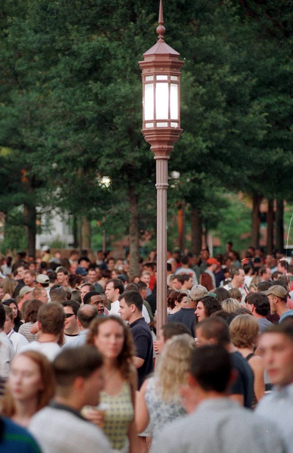 Crowd at Friday Cheers, 1999