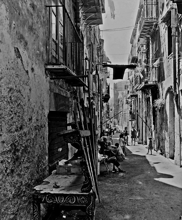 Life in the alley, Palermo, Sicily, 1973